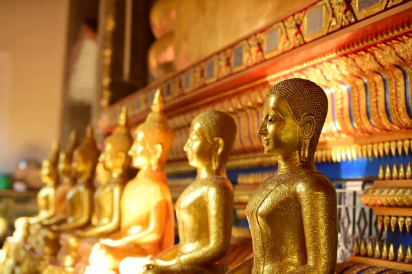 Золота Статуя Будди Ват Банок — стокове фото