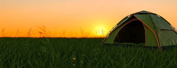 Güneşin Doğuşunda Çadır Kampı Açık Bir Yaz Gününde Görüntüleme — Stok fotoğraf