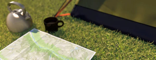 지도를 사용하여 여름철 캠핑을 하면서 하루를 계획하는 — 스톡 사진