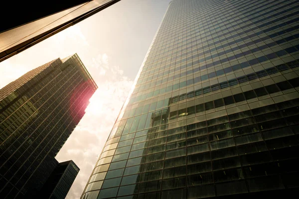 Modern Városi Felhőkarcolók Napfényes Napsütéssel — Stock Fotó