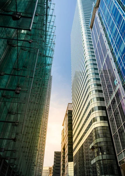 Rascacielos Modernos Ciudad Luz Del Sol Brillante Con Reflejos —  Fotos de Stock