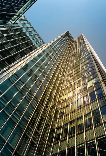 Modern Városi Felhőkarcolók Napfényes Napsütéssel — Stock Fotó