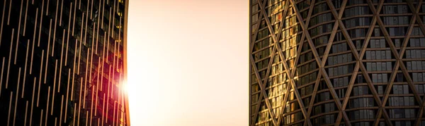 Günbatımında Londra Ngiltere Günbatımında Cam Cepheli Modern Şehir Gökdelenleri — Stok fotoğraf