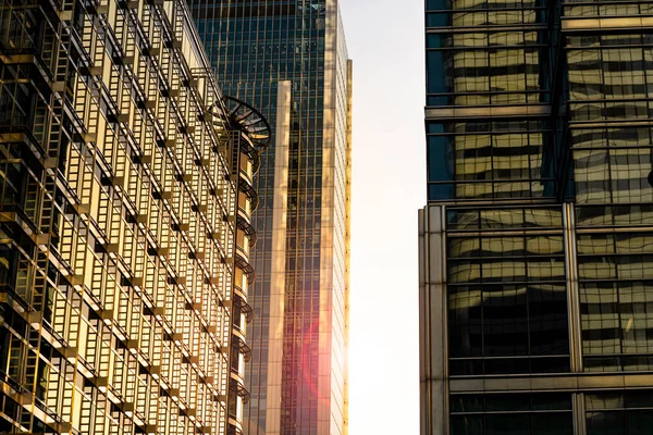 Modern City Sky Scrapers Glass Fronts Clear Day Sunset London — Fotografia de Stock