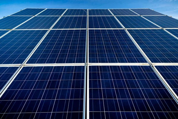 Large Commercial Solar Panel Bright Clear Day — Stock fotografie