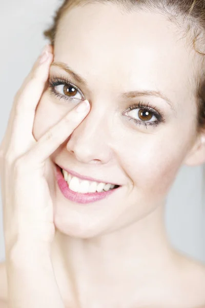 Vrouw in schoonheid stijl pose — Stockfoto