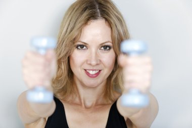 ağırlık kullanarak kadın