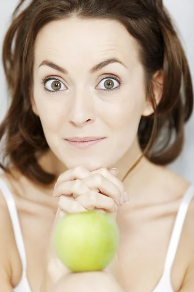 Taze elma kadınla — Stok fotoğraf