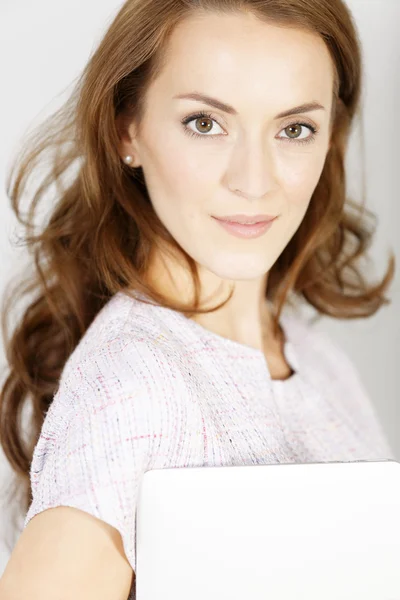 Woman holding a closed laptop — Stock Photo, Image