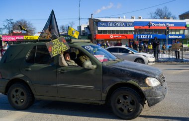 Kyiv, Ukrayna - 1 Şubat 2026: Sivillerin ve aktivistlerin Kyiv araba mitingi Azovstal savunucuları için özgürlük ve adalet çağrısı