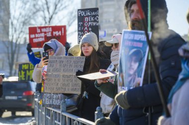 Kyiv, Ukrayna - 1 Şubat 2026: Kyiv 'de toplanan Ukrayna vatandaşları, savaş esirlerinin serbest bırakılmasını protesto ediyor ve acılarını ve işkencelerini vurguluyor
