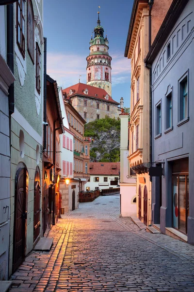 Cesky Krumlov Cesky Krumlov市中心的城市景观图像与传统建筑的黄昏蓝色时间 — 图库照片