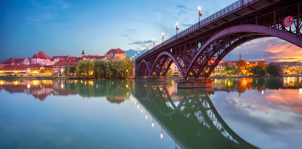 Maribor Slovenië Stadsgezicht Beeld Van Maribor Slovenië Bij Prachtige Zonsopgang — Stockfoto