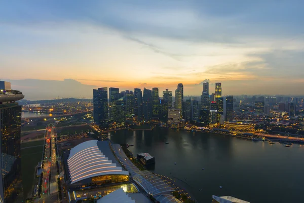 Paisaje urbano del distrito financiero y la construcción de negocios de Singapur — Foto de Stock