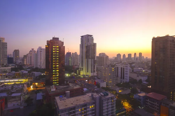 Vista da paisagem urbana do nascer do sol de Banguecoque ao amanhecer — Fotografia de Stock