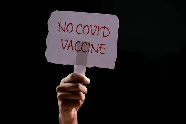 Hands Holding Covid Vaccine Board Koncepció Covid Coronavirus Vakcinázás Tiltakozás — Stock Fotó