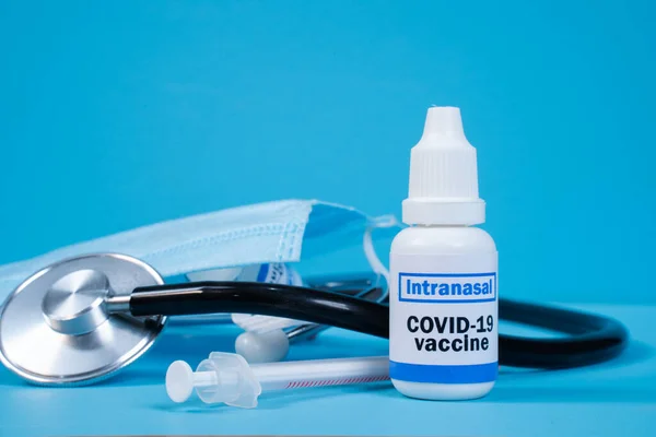 Coronavirus Covid Orr Vagy Intranazális Vakcinázásának Koncepciója Orvosi Eszközökkel — Stock Fotó