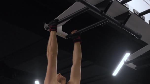 Young athlete man doing pull ups exercises on horizontal bar at sports playground — Stock Footage Young Athlete Man Doing Pull Ups Exercises Horizontal Bar Sports Video Clip