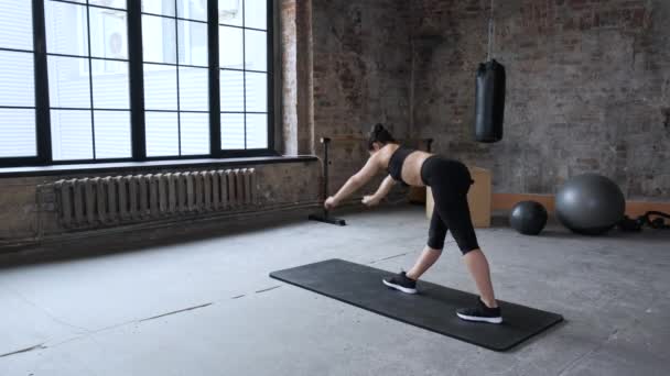 Indická Žena Pilates Zralý Sportovec Cvičení Strečink Dělá Jógu Udržuje — Stock video