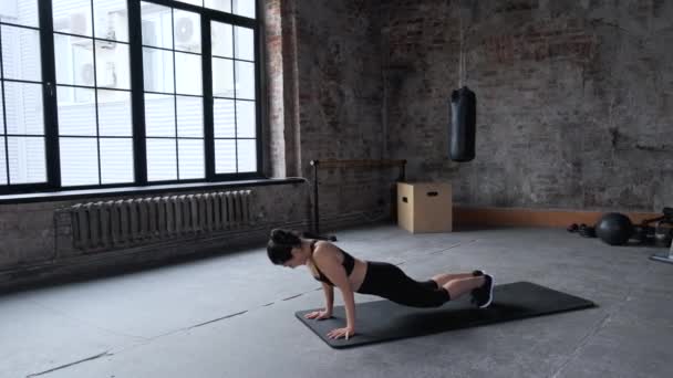 Fitness India Nwoman Doing Burpee Workout Gym Střední Záběr Mladé — Stock video