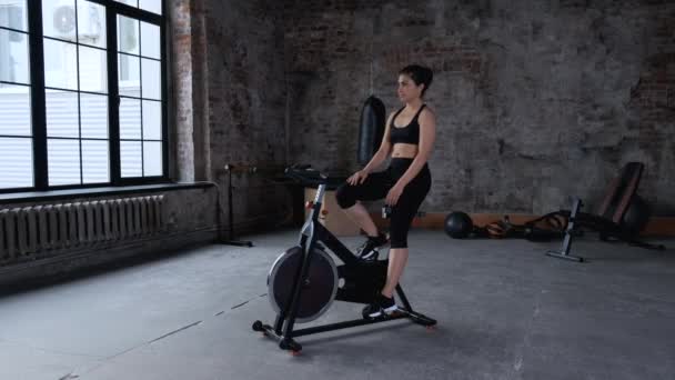 Young Athletic Indian Woman Taking Break Training Sitting Bike Dressed — ストック動画