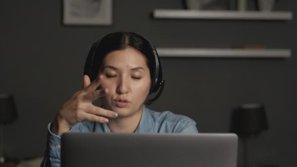 Ázsiai Diák Teszi Konferencia Video Hívás Laptop Számítógép Beszél Web — Stock videók