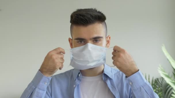 Portrait Young European Man Wearing Virus Mask Home Bright Room — Stok Video