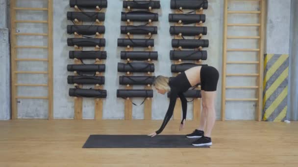 Close Shot Woman Does Yoga Poses Dog Morning Gym — Wideo stockowe