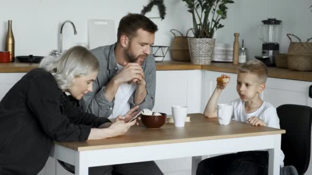 Family Mother Father Son Have Lunch Kitchen Eat Pie Drink — Stock Video