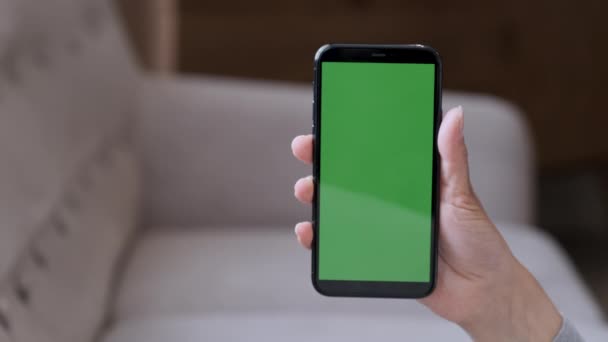 Point Vue Femme Téléphone Avec Écran Vert Pour Espace Copie Séquence Vidéo