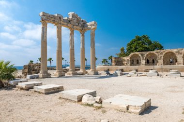 Türkiye 'nin Yanındaki Apollo Tapınağı