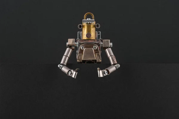 Porträtt Steampunkrobot Som Tittar Runt Hörnet Svart Tom Tavla Med — Stockfoto