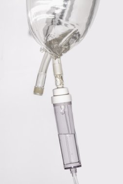 Bir intravenöz damla yakın çekim