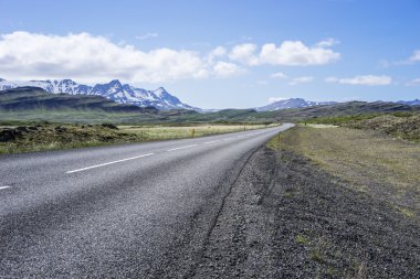 Issız İzlandaca yol