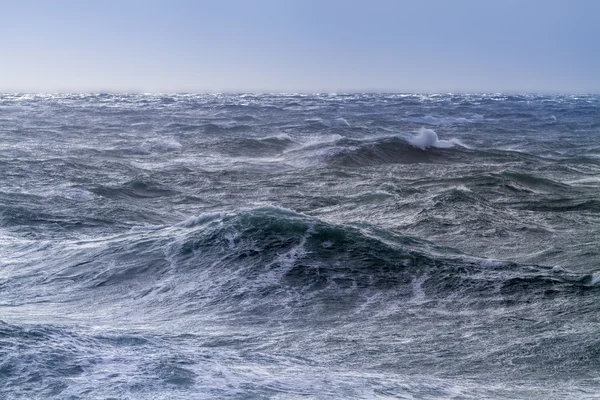 晴れた日の荒れた海 — ストック写真