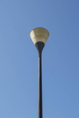 Lamba gökyüzü arka planında izole edildi