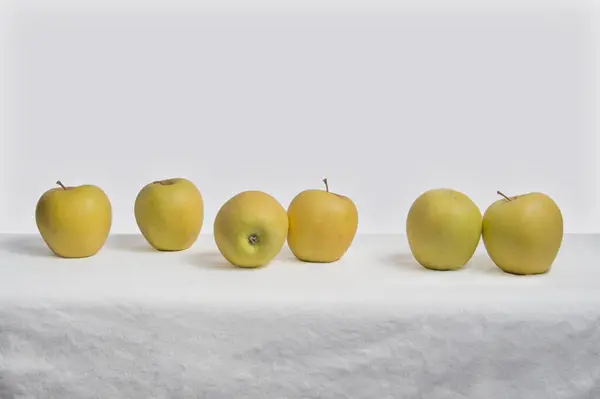 Set Yellow Apples Isolated White Cloth — Stock Photo, Image