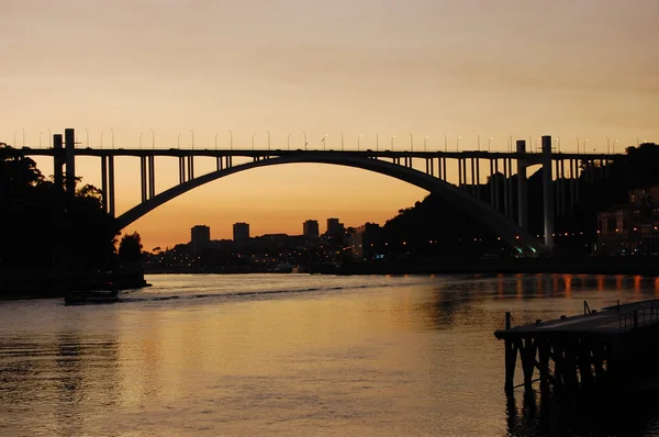 Die Nacht arrábida Brücke — Stockfoto