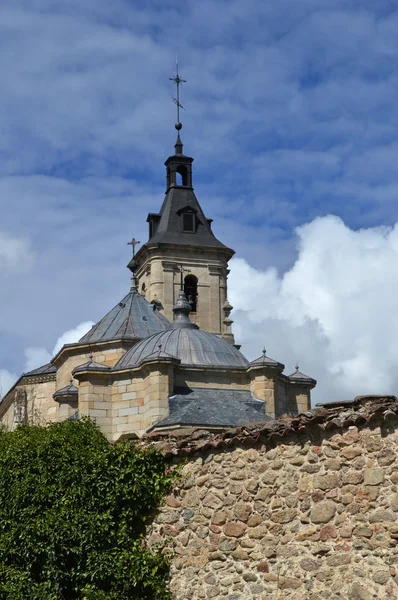 Kupola és a torony a templom — Stock Fotó