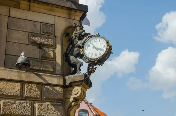 Lion Clock Sculpture Centrum Klodzko Poland — Stock Photo, Image