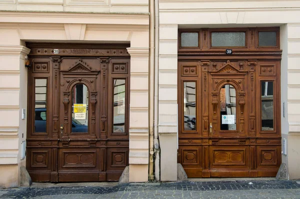 Duas Portas Decoradas Antigas Semelhantes Gorlitz Alemanha — Fotografia de Stock