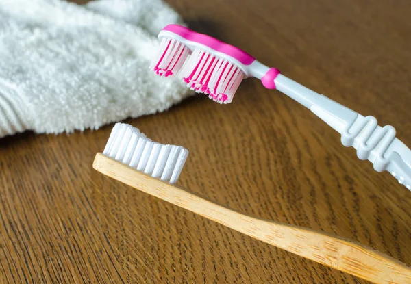 Bamboo Toothbrush Plastic Toothbrush Towel Wooden — Stock Photo, Image