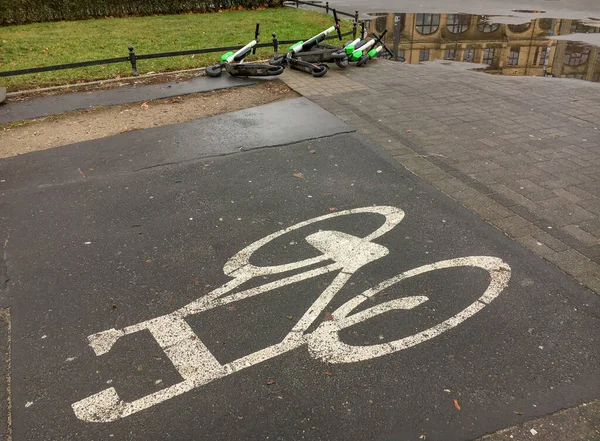 Abandoned Dirty Lime Scooters Lie Ground Street — Stock Photo, Image