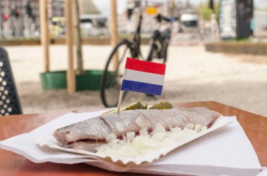 Ortak evde yaşayan bakterilerin olduğu farklı örnekler. siyah ve beyaz