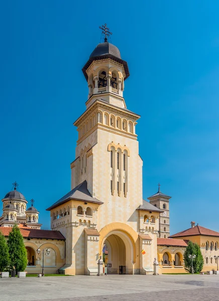 Klokkentoren van aartsbisschoppelijk kathedraal, alba iulia — Stockfoto