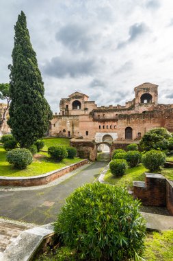 Roma duvarlarda Porta asinaria ve nöbetçi kuleleri