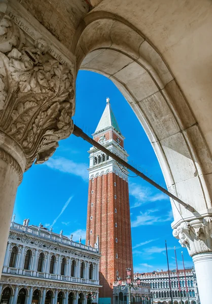 Glockenturm auf dem Markusplatz, Venedig, Italien — Stockfoto