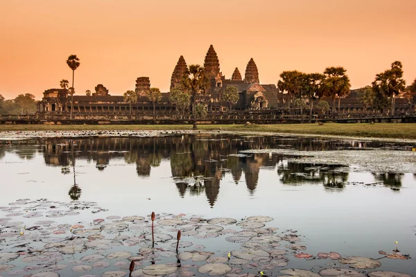 Храм Ангкор-Ват на рассвете . — стоковое фото