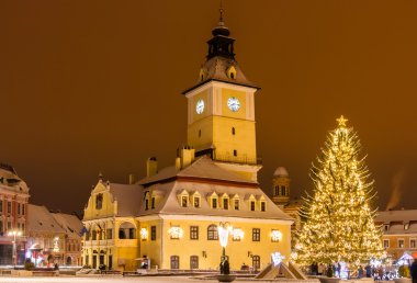 Brasov, Romanya ile eski bir Noel ağacı