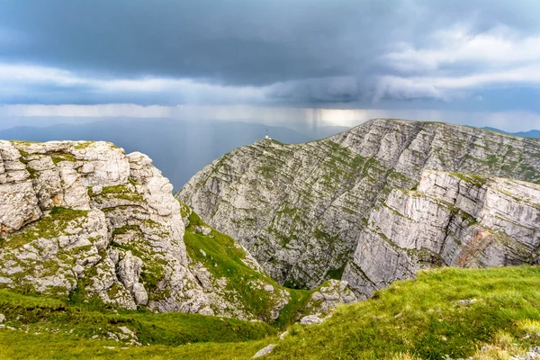 Bergwegen lanscape in Bucegi — Stockfoto